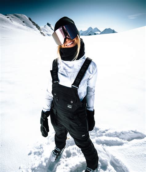 What To Wear Under Ski Pants?